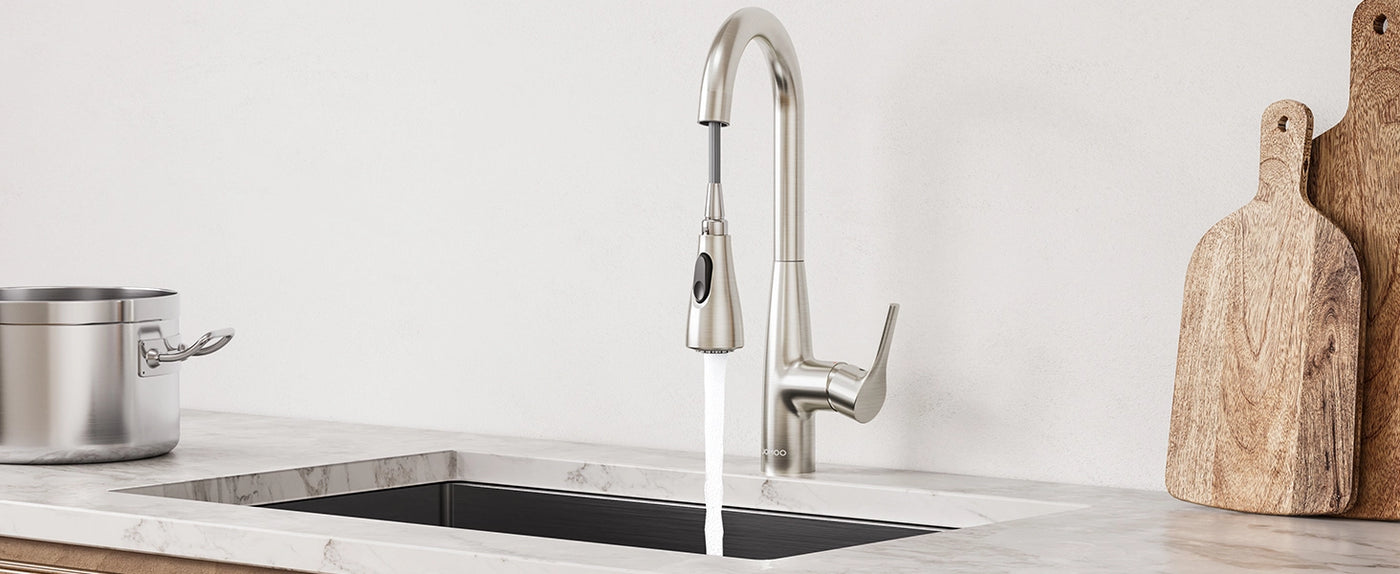 The hovering spray function reduces water travel distance, keeping water within the sink for a cleaner, more controlled rinse.